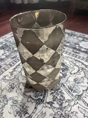 Decorative Metallic Silver Glass Vase with Diamond Pattern